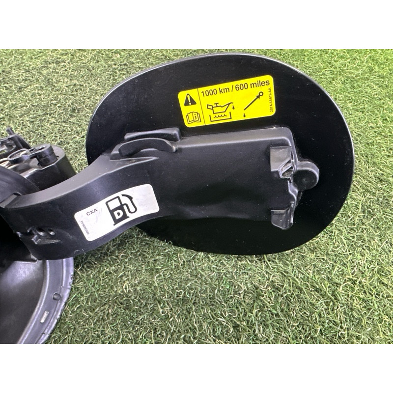 Лючок топливного бака (кузов и элементы) LAND ROVER RANGE ROVER Sport L494 2016 3.0 Diesel LR077481