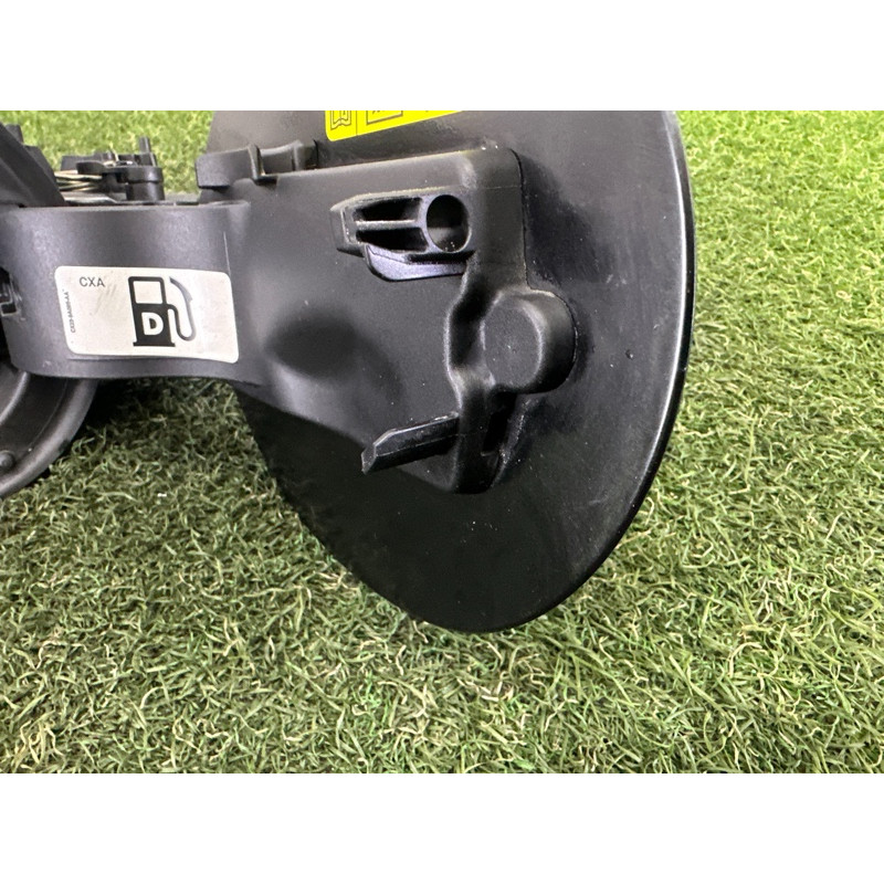 Лючок топливного бака (кузов и элементы) LAND ROVER RANGE ROVER Sport L494 2016 3.0 Diesel LR077481