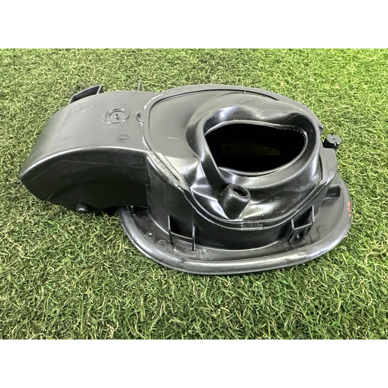 Лючок топливного бака (кузов и элементы) LAND ROVER RANGE ROVER Sport L494 2016 3.0 Diesel LR077481