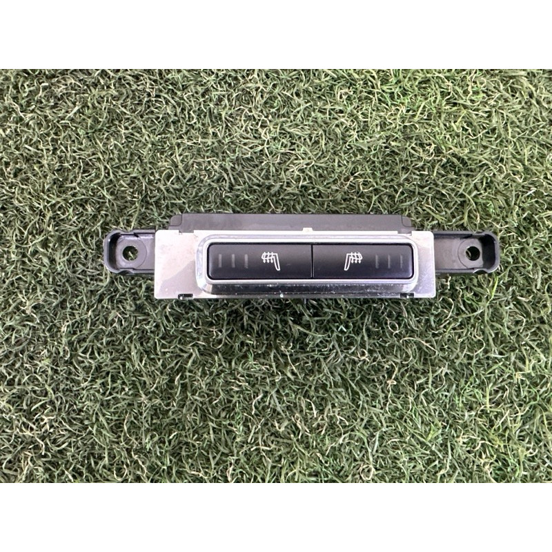 Кнопка подогрева сиденья (электрика / кнопки) LAND ROVER RANGE ROVER Sport L494 2016 3.0 Diesel LR071085