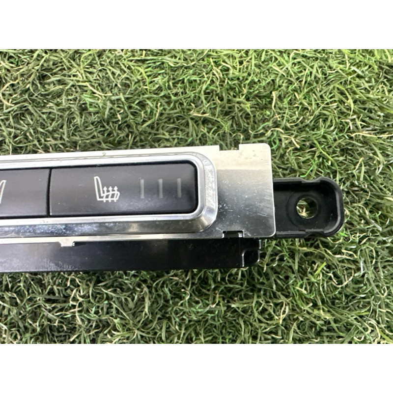 Кнопка подогрева сиденья (электрика / кнопки) LAND ROVER RANGE ROVER Sport L494 2016 3.0 Diesel LR071085