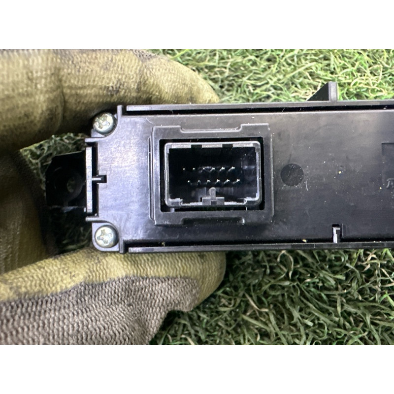 Кнопка подогрева сиденья (электрика / кнопки) LAND ROVER RANGE ROVER Sport L494 2016 3.0 Diesel LR071085