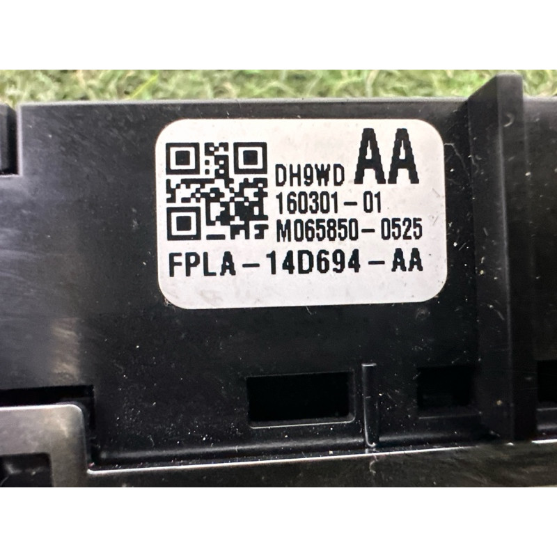 Кнопка подогрева сиденья (электрика / кнопки) LAND ROVER RANGE ROVER Sport L494 2016 3.0 Diesel LR071085