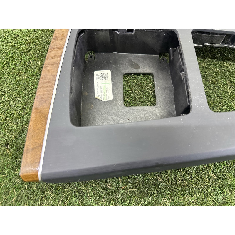 Декоративная накладка центральной консоли (салон) AUDI Q5 FY 2018 2.0 DAYB 80B864241C6PS