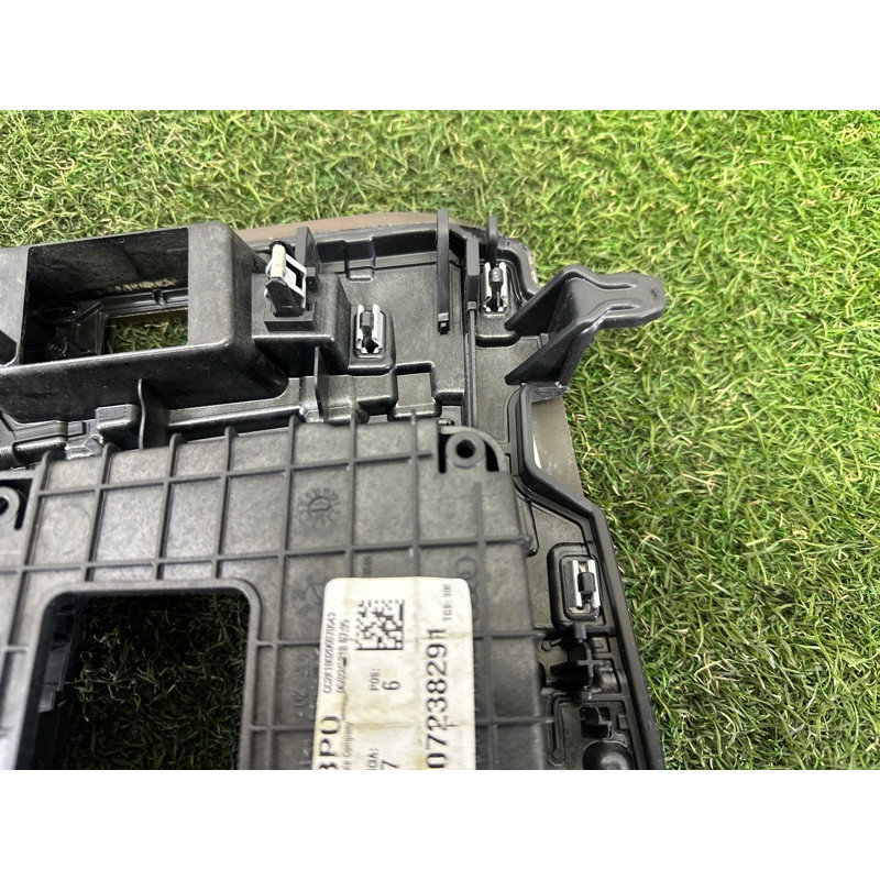 Декоративная накладка центральной консоли (салон) AUDI Q5 FY 2018 2.0 DAYB 80B864241C6PS