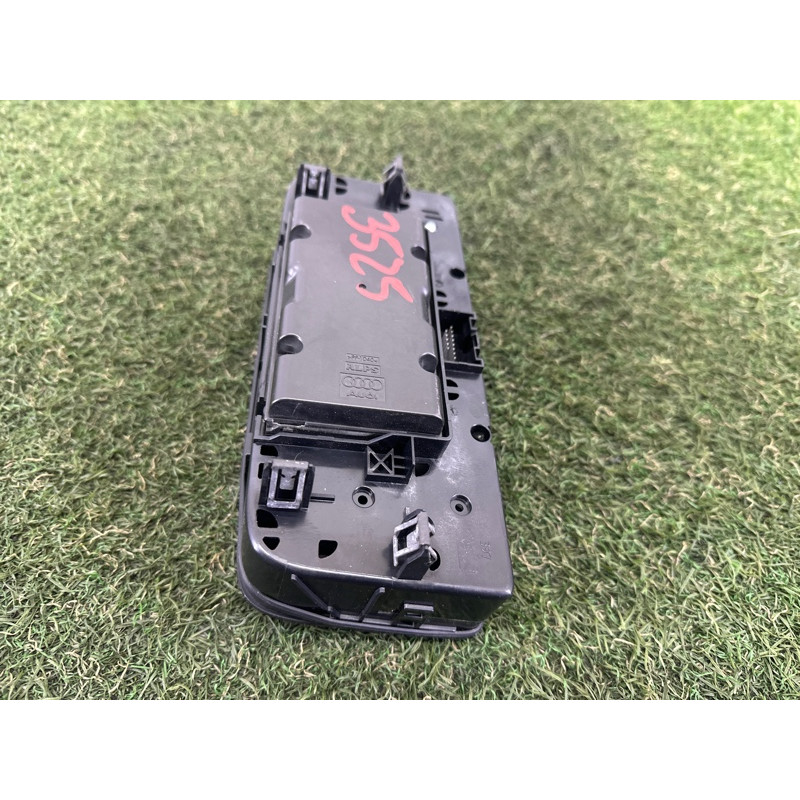 Блок кнопок мультимедиа (электрика / блоки управления) AUDI A8 D4 2011 4.2 CDRA 4H1919600M