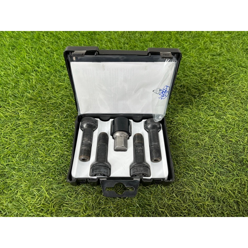 Комплект колёсных секреток (аксессуары) Mercedes-Benz EQB 350 X243 2022 A0019901707