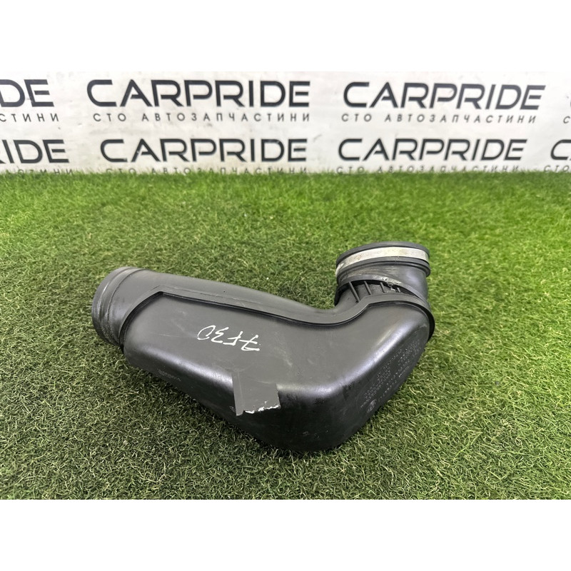 Патрубок воздушного фильтра (впускная система) BMW 3-series F30 2013 2.0 13717605045