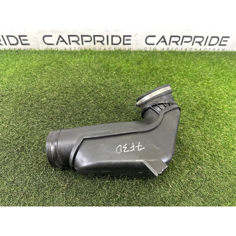 Патрубок воздушного фильтра (впускная система) BMW 3-series F30 2013 2.0 13717605045