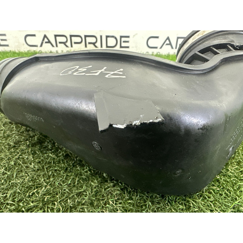 Патрубок воздушного фильтра (впускная система) BMW 3-series F30 2013 2.0 13717605045