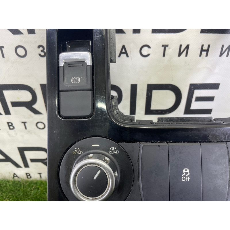 Декоративная накладка центральной консоли (салон) Volkswagen Touareg NF 2012 3.0 TDI 7P1863212A041