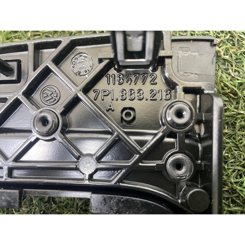 Декоративная накладка центральной консоли (салон) Volkswagen Touareg NF 2012 3.0 TDI 7P1863212A041