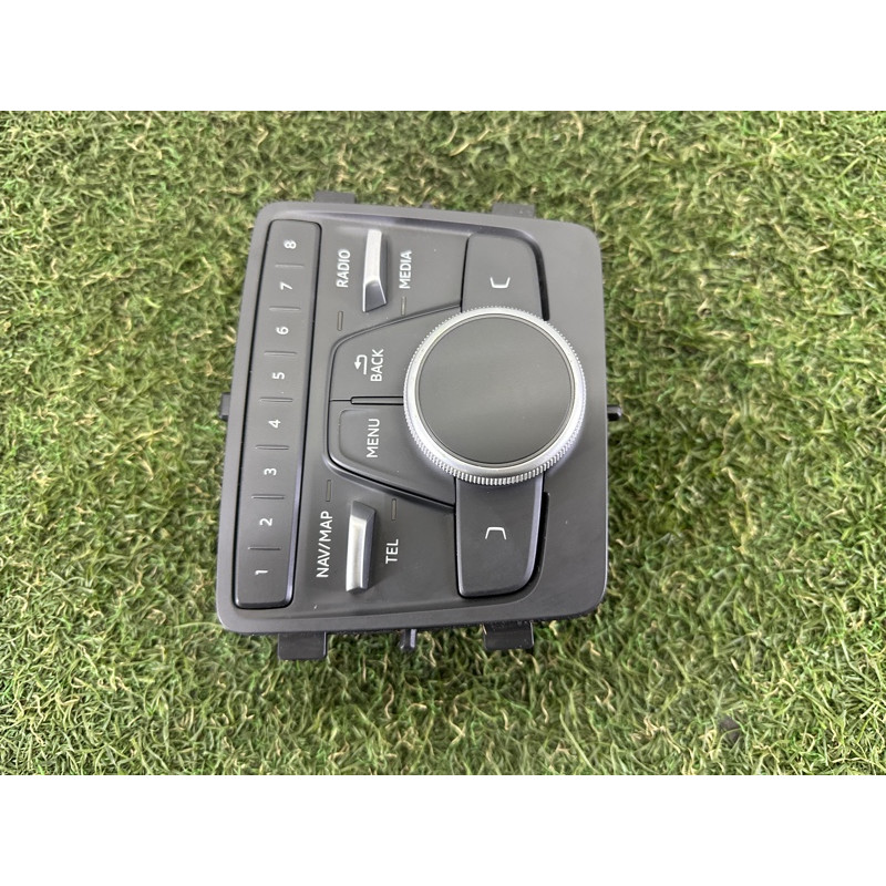 Панель управления мультимедиа (электрика / блоки управления) AUDI A4 B9 2018 2.0 DBPA 8W0919614N