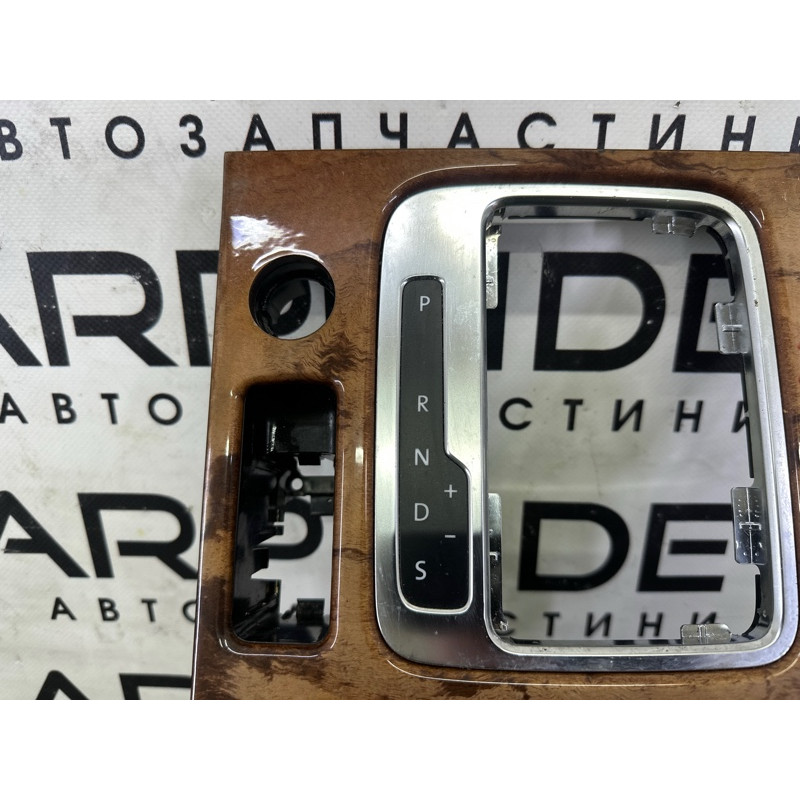 Декоративная накладка центральной консоли (салон) Volkswagen Touareg NF 2012 3.0 Hybrid CGFA 7P1863212GME1