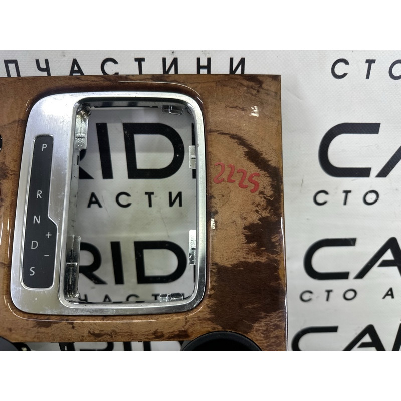 Декоративная накладка центральной консоли (салон) Volkswagen Touareg NF 2012 3.0 Hybrid CGFA 7P1863212GME1