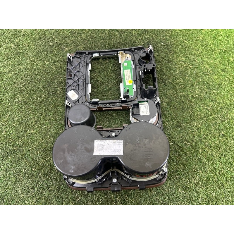 Декоративная накладка центральной консоли (салон) Volkswagen Touareg NF 2012 3.0 Hybrid CGFA 7P1863212GME1