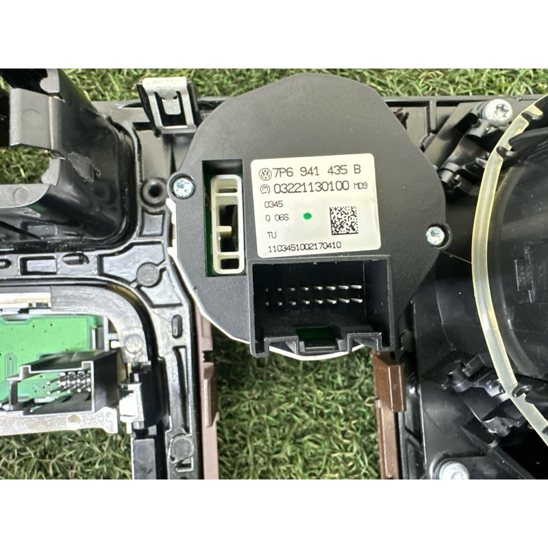 Декоративная накладка центральной консоли (салон) Volkswagen Touareg NF 2012 3.0 Hybrid CGFA 7P1863212GME1