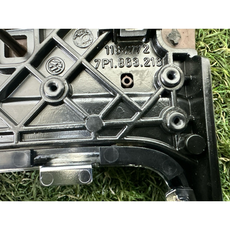 Декоративная накладка центральной консоли (салон) Volkswagen Touareg NF 2012 3.0 Hybrid CGFA 7P1863212GME1