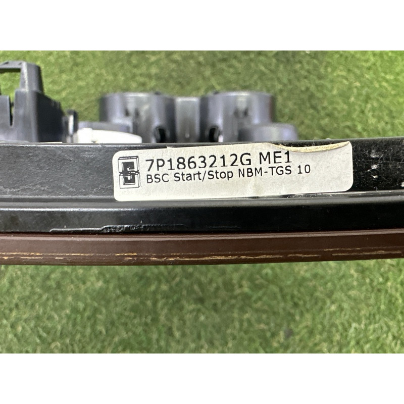 Декоративная накладка центральной консоли (салон) Volkswagen Touareg NF 2012 3.0 Hybrid CGFA 7P1863212GME1