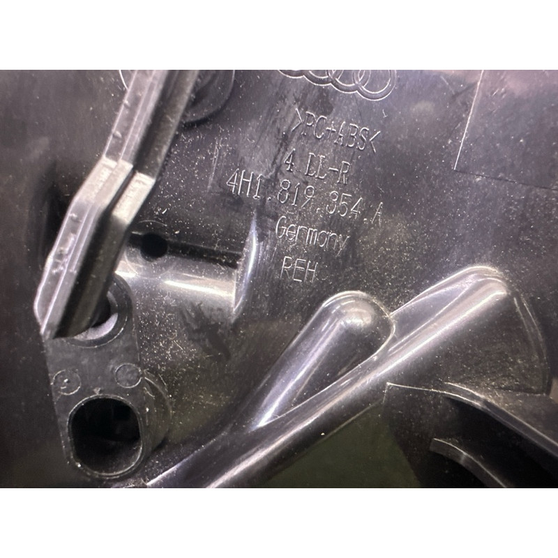 Дефлектор воздуховода (салон) AUDI A8 D4 2011 4.2 CDRA 4H1819354A