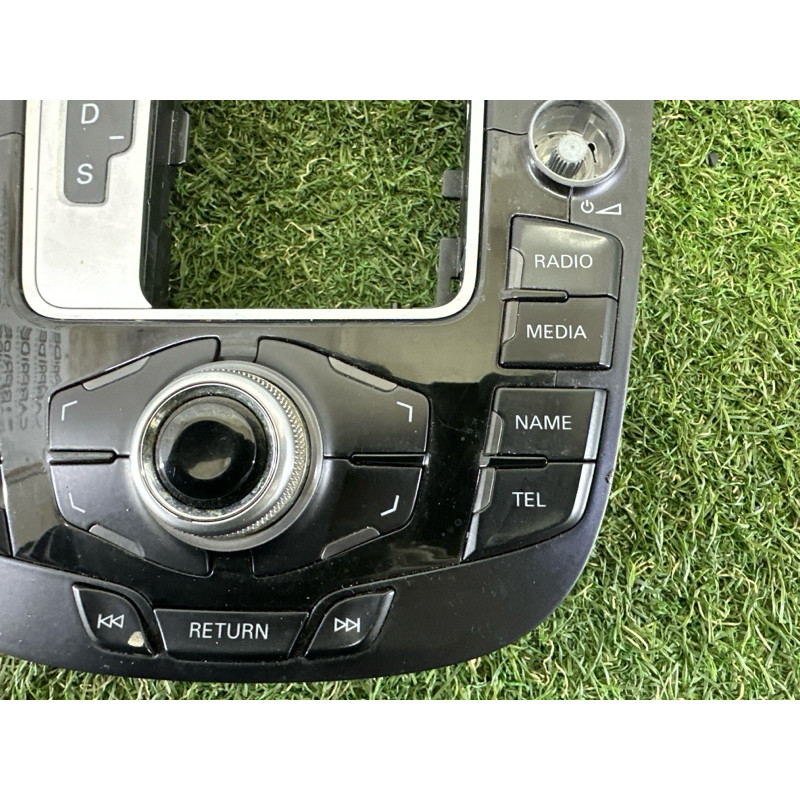 Панель управления мультимедиа (электрика / блоки управления) AUDI Q5 8R 2010 3.2 CALB 8T0919609FWFX