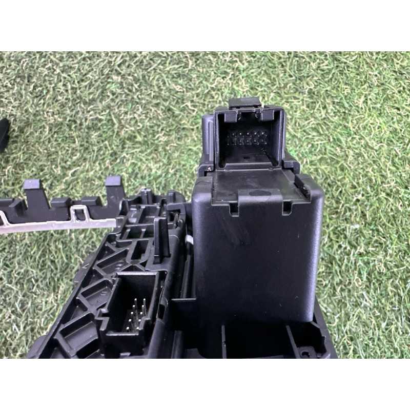 Панель управления мультимедиа (электрика / блоки управления) AUDI Q5 8R 2010 3.2 CALB 8T0919609FWFX