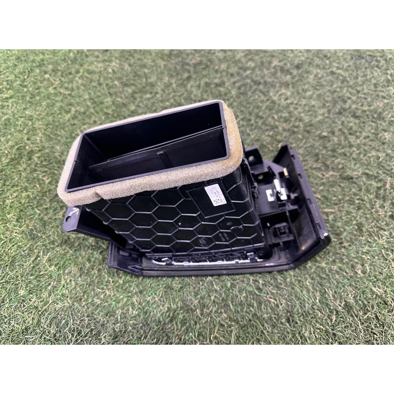 Дефлектор воздуховода (салон) LAND ROVER RANGE ROVER Sport L494 2016 3.0 Diesel LR084736