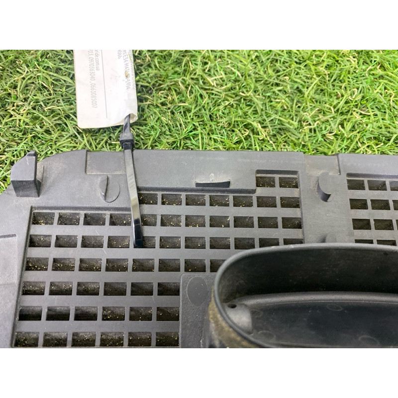 Решетка обдува лобового стекла (салон) BMW 5-series E34 1994 M43b18 64221384066