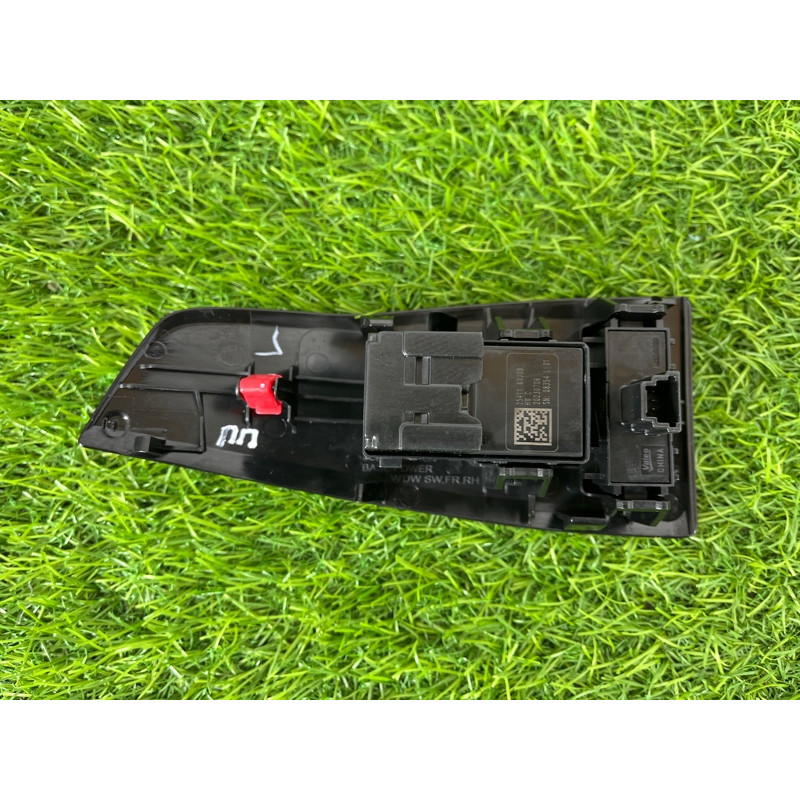 Кнопка стеклоподъемника (электрика / кнопки) Nissan Rogue T33 2023 1.5 KR15DDT 254116XJ0B