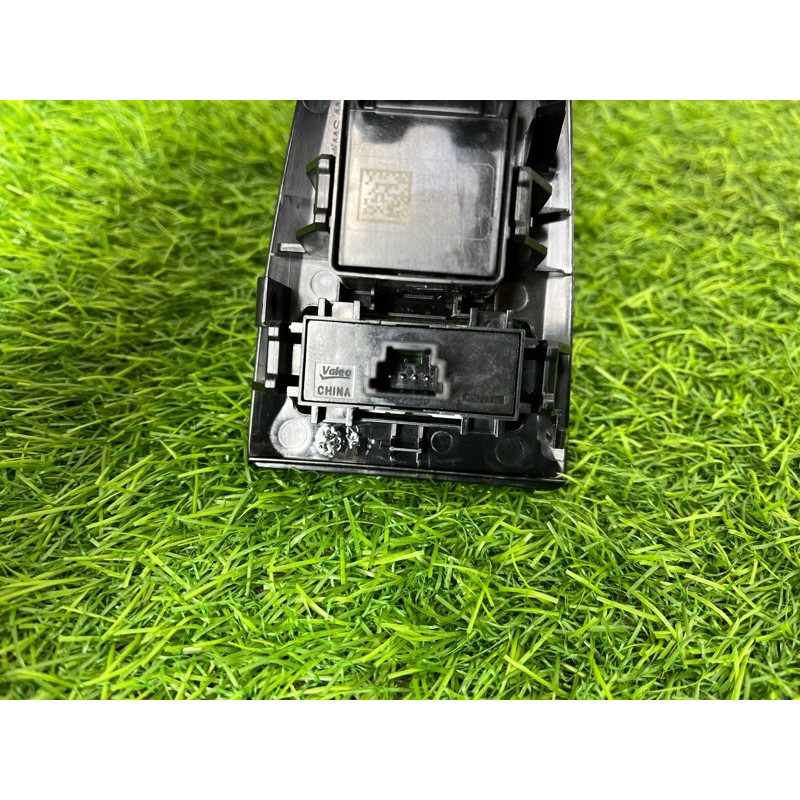 Кнопка стеклоподъемника (электрика / кнопки) Nissan Rogue T33 2023 1.5 KR15DDT 254116XJ0B