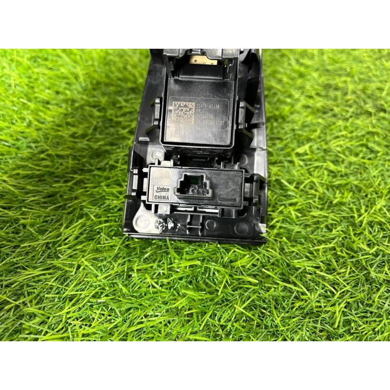 Кнопка стеклоподъемника (электрика / кнопки) Nissan Rogue T33 2023 1.5 KR15DDT 254116XJ0B