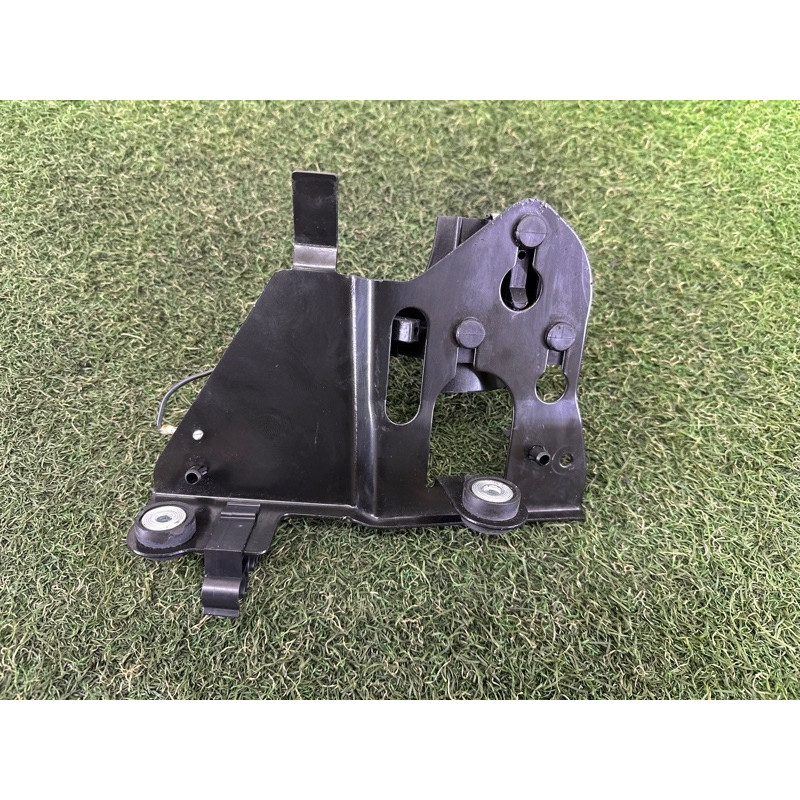Кріплення паливного фільтра (закрытая категория) LAND ROVER RANGE ROVER Sport L494 2016 3.0 Diesel LR081087