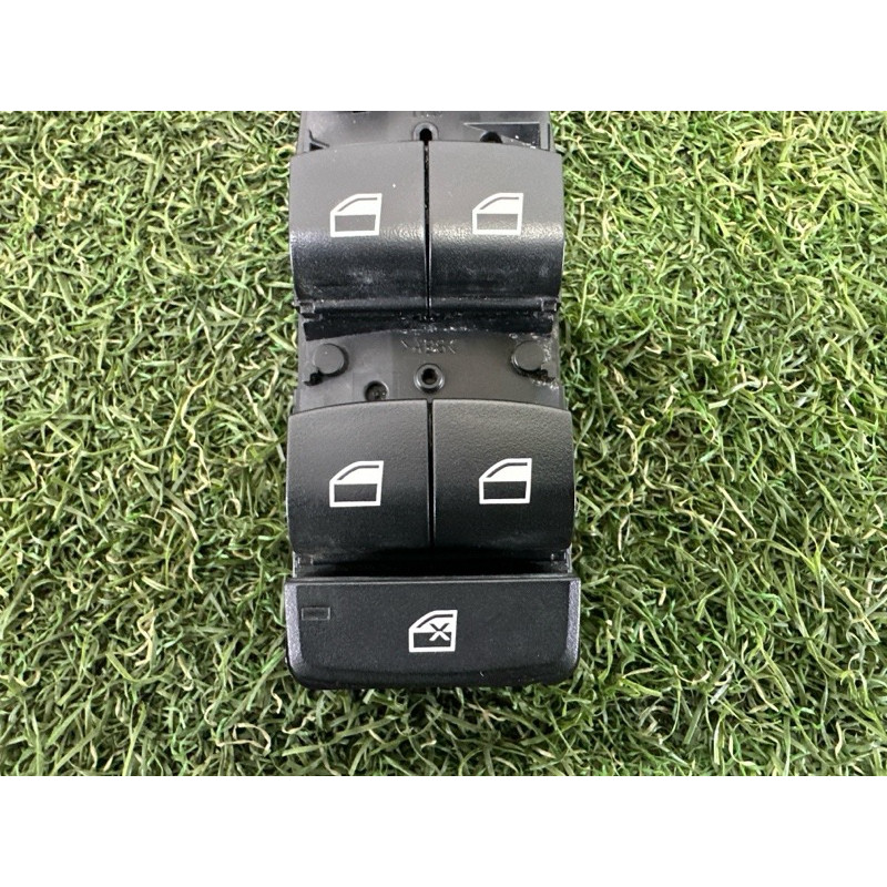 Блок кнопок склопідйомників (електрика / кнопки) BMW 3-series F30 2013 2.0 61319208108