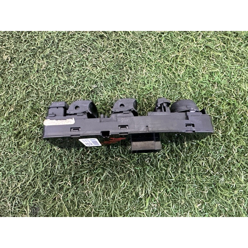 Блок кнопок склопідйомників (електрика / кнопки) BMW 3-series F30 2013 2.0 61319208108