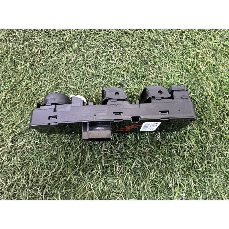 Блок кнопок склопідйомників (електрика / кнопки) BMW 3-series F30 2013 2.0 61319208108