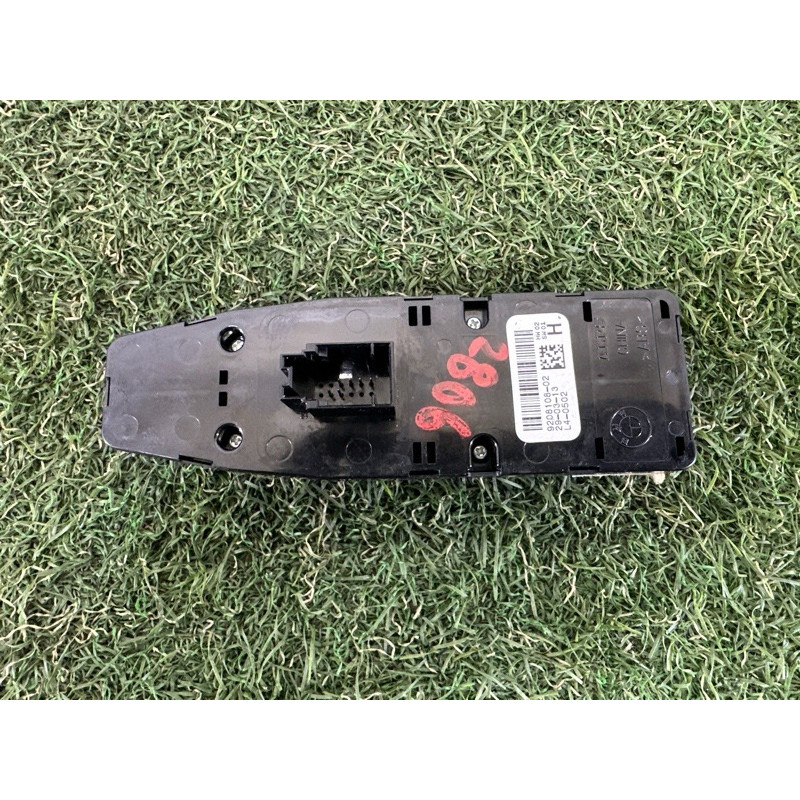 Блок кнопок склопідйомників (електрика / кнопки) BMW 3-series F30 2013 2.0 61319208108