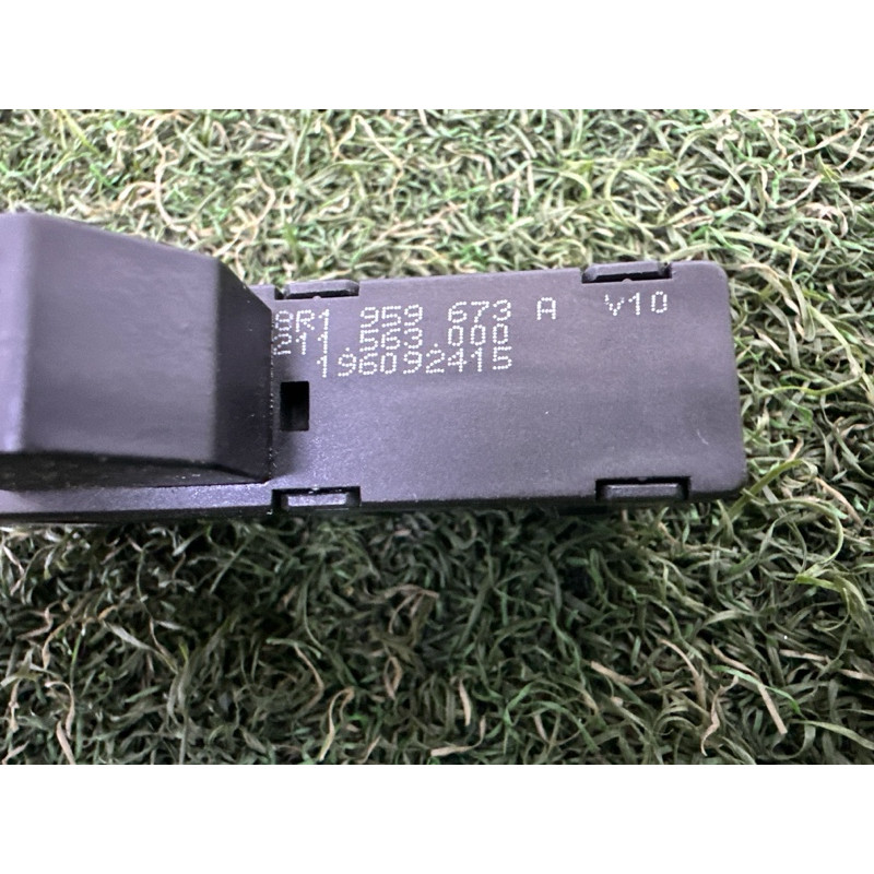 Блок кнопок (электрика / кнопки) AUDI Q5 8R 2010 3.2 CALB 8R1959673AV10