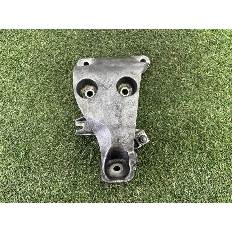 Кронштейн подушки двигателя (кронштейны двигателя) BMW X1 E84 2014 2.0 22116785695