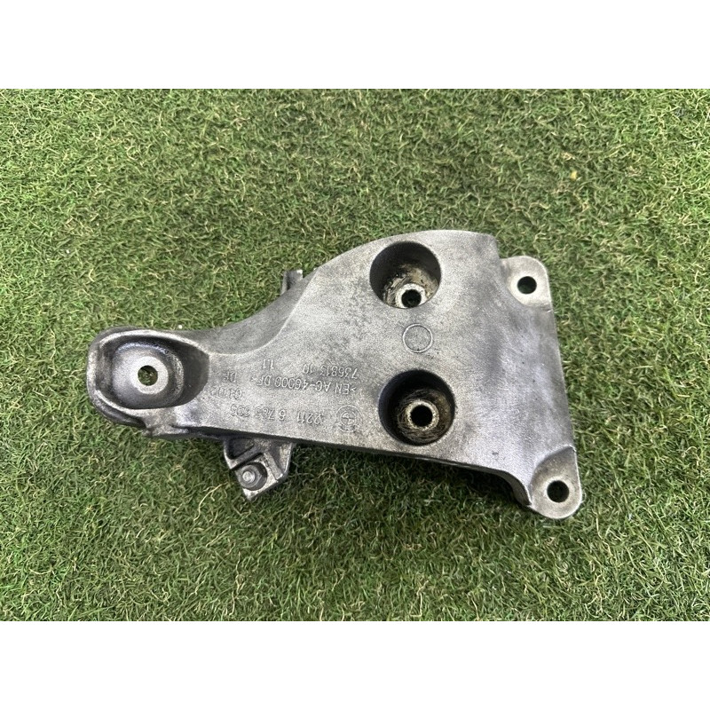 Кронштейн подушки двигателя (кронштейны двигателя) BMW X1 E84 2014 2.0 22116785695