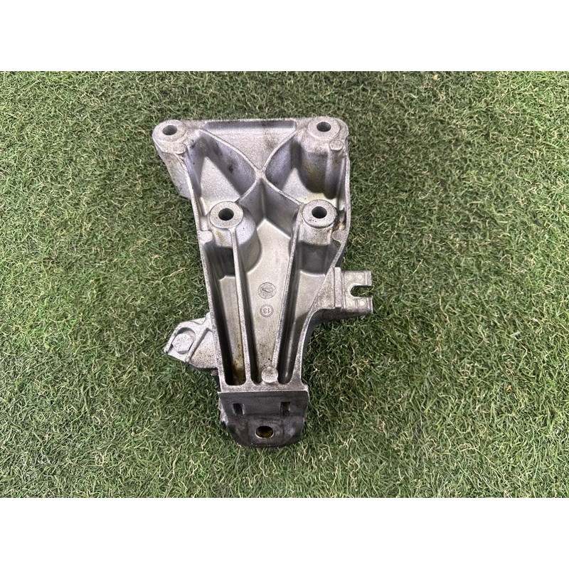 Кронштейн подушки двигателя (кронштейны двигателя) BMW X1 E84 2014 2.0 22116785695