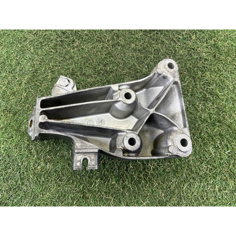 Кронштейн подушки двигателя (кронштейны двигателя) BMW X1 E84 2014 2.0 22116785695