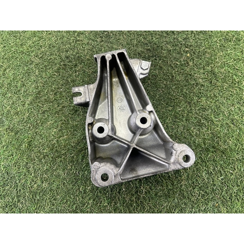 Кронштейн подушки двигателя (кронштейны двигателя) BMW X1 E84 2014 2.0 22116785695