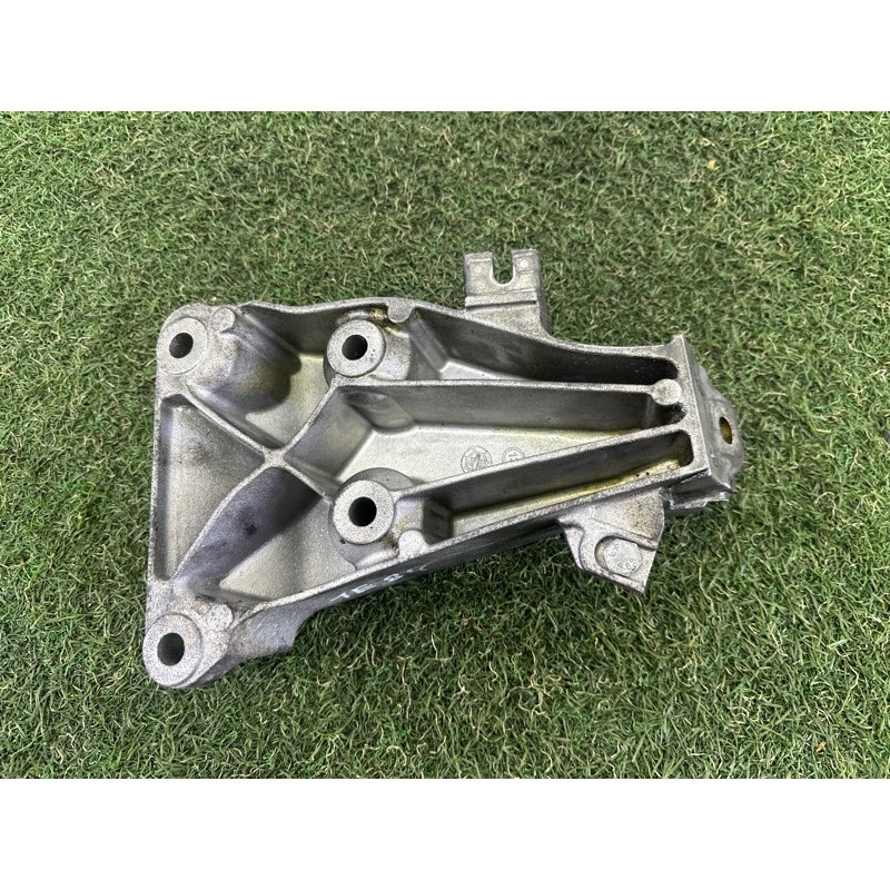 Кронштейн подушки двигателя (кронштейны двигателя) BMW X1 E84 2014 2.0 22116785695