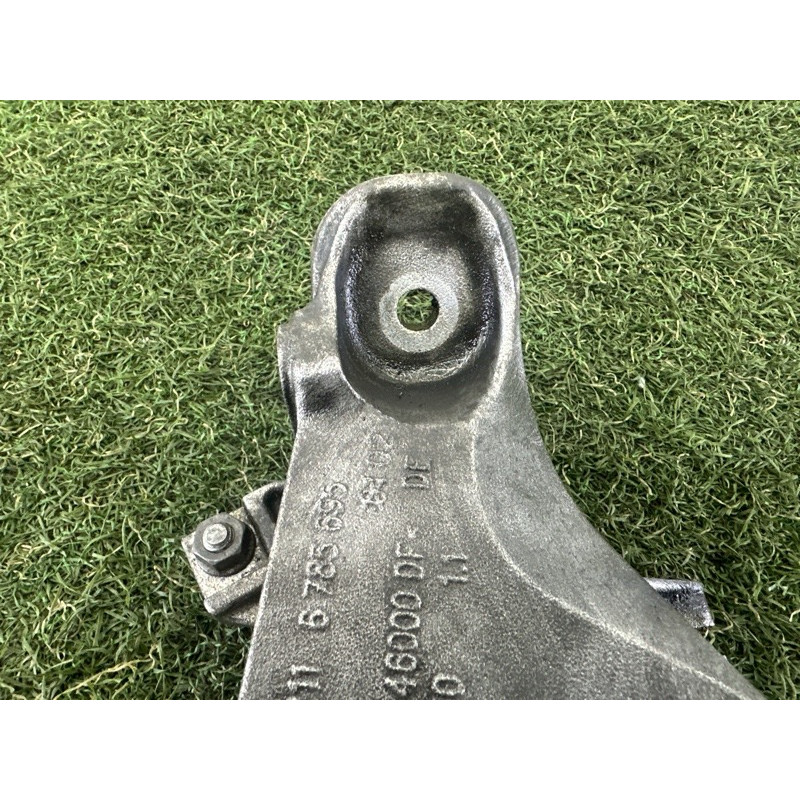 Кронштейн подушки двигателя (кронштейны двигателя) BMW X1 E84 2014 2.0 22116785695