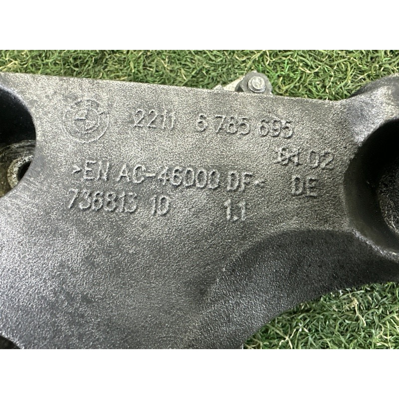 Кронштейн подушки двигателя (кронштейны двигателя) BMW X1 E84 2014 2.0 22116785695