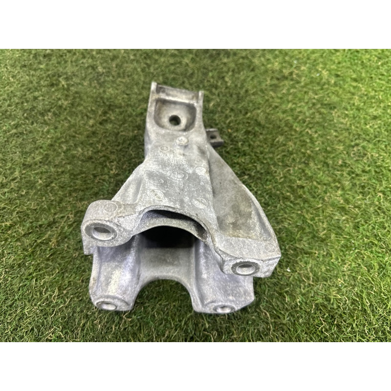 Кронштейн подушки двигателя (кронштейны двигателя) BMW X5 F15 2015 4.4 22116882035