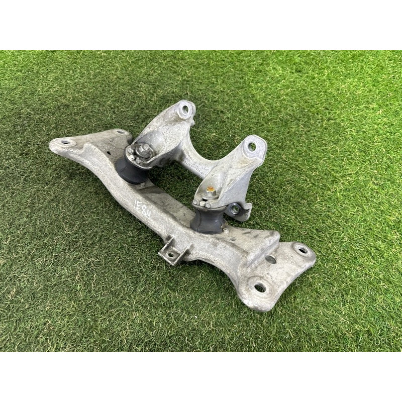 Траверса (трансмиссия) BMW X1 E84 2014 2.0 22316778059