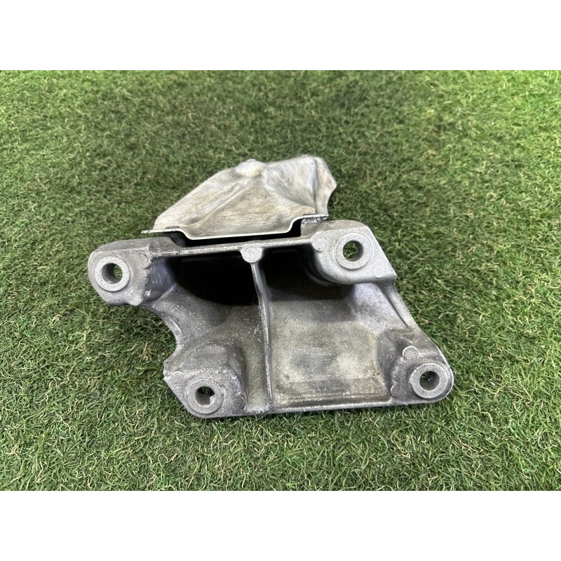 Кронштейн подушки двигателя (кронштейны двигателя) BMW X1 E84 2014 2.0 22116785698