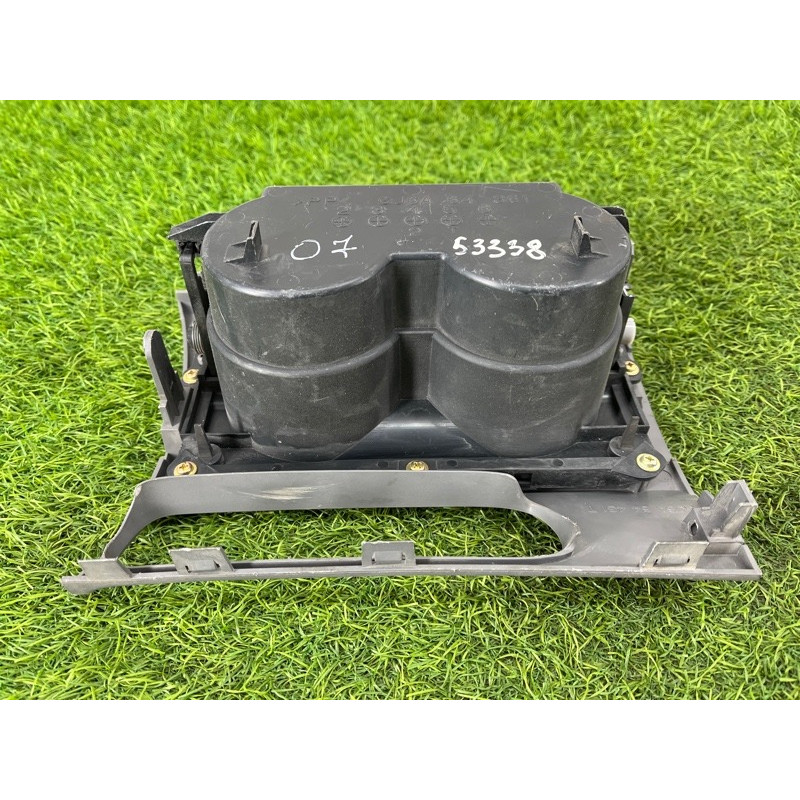 Підстаканник (салон) Mazda 6 GG 2004 2.0 RF5 gj6a64361