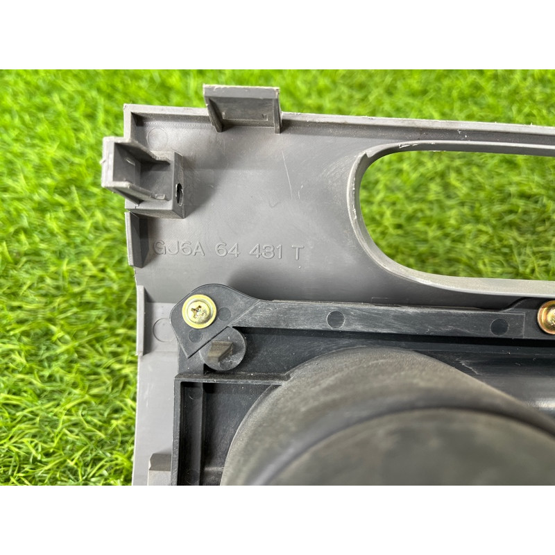 Підстаканник (салон) Mazda 6 GG 2004 2.0 RF5 gj6a64361